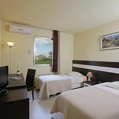 Hotel Le Logis Du Chateau